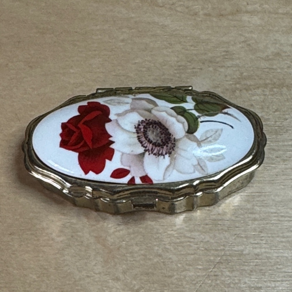 Vintage enamel roses hinged goldtone pill box